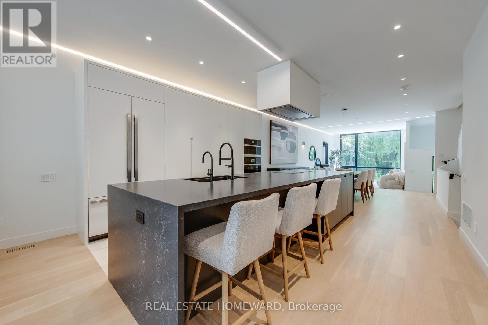 Photo 17 of 174 Kenilworth Avenue, Toronto ON