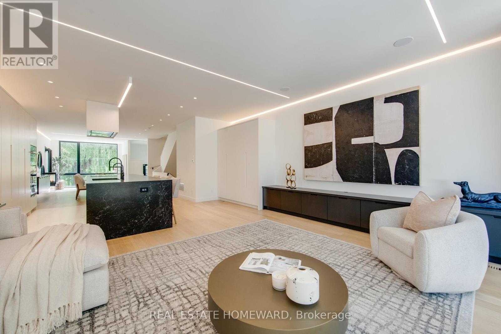 Photo 19 of 174 Kenilworth Avenue, Toronto ON