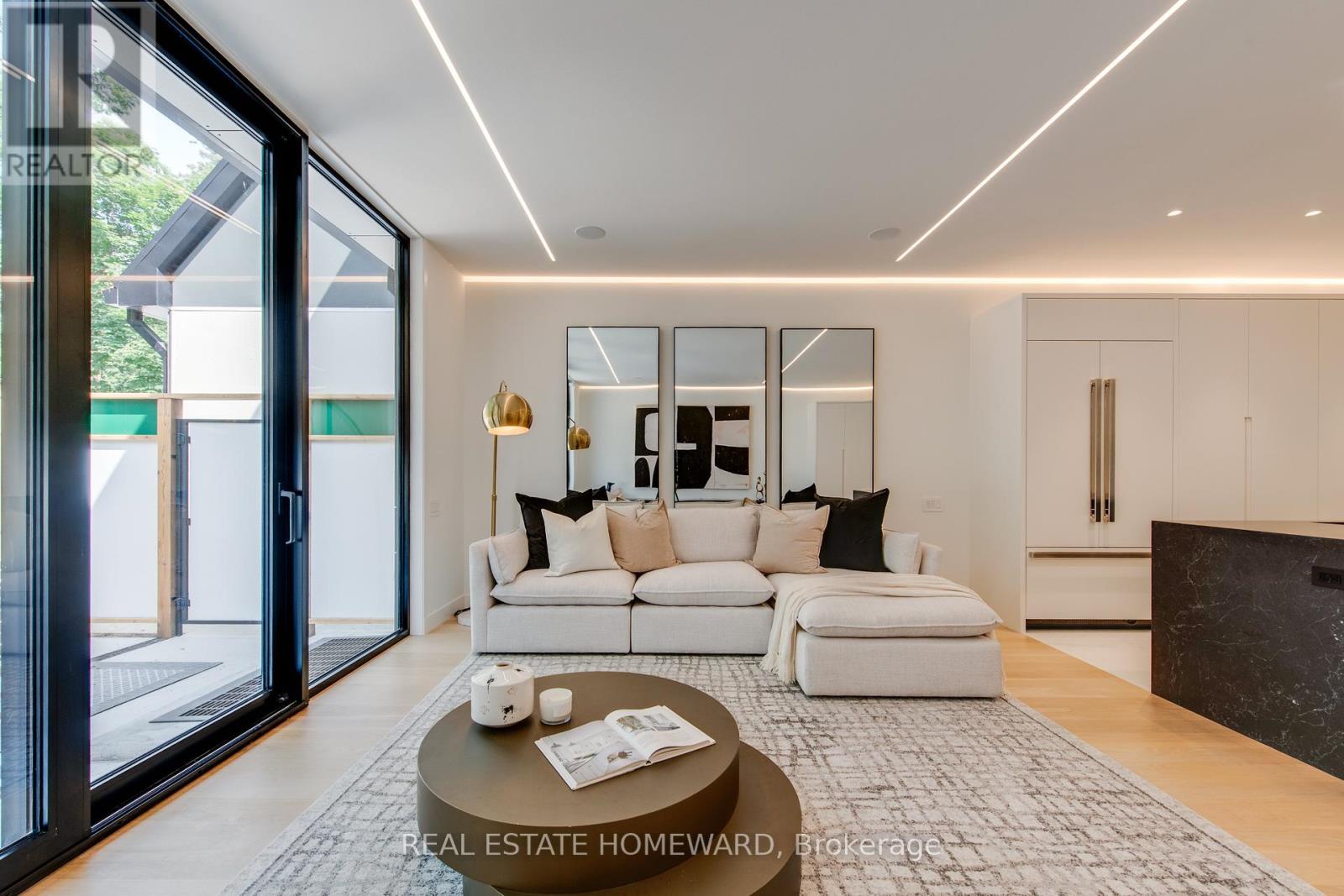 Photo 20 of 174 Kenilworth Avenue, Toronto ON