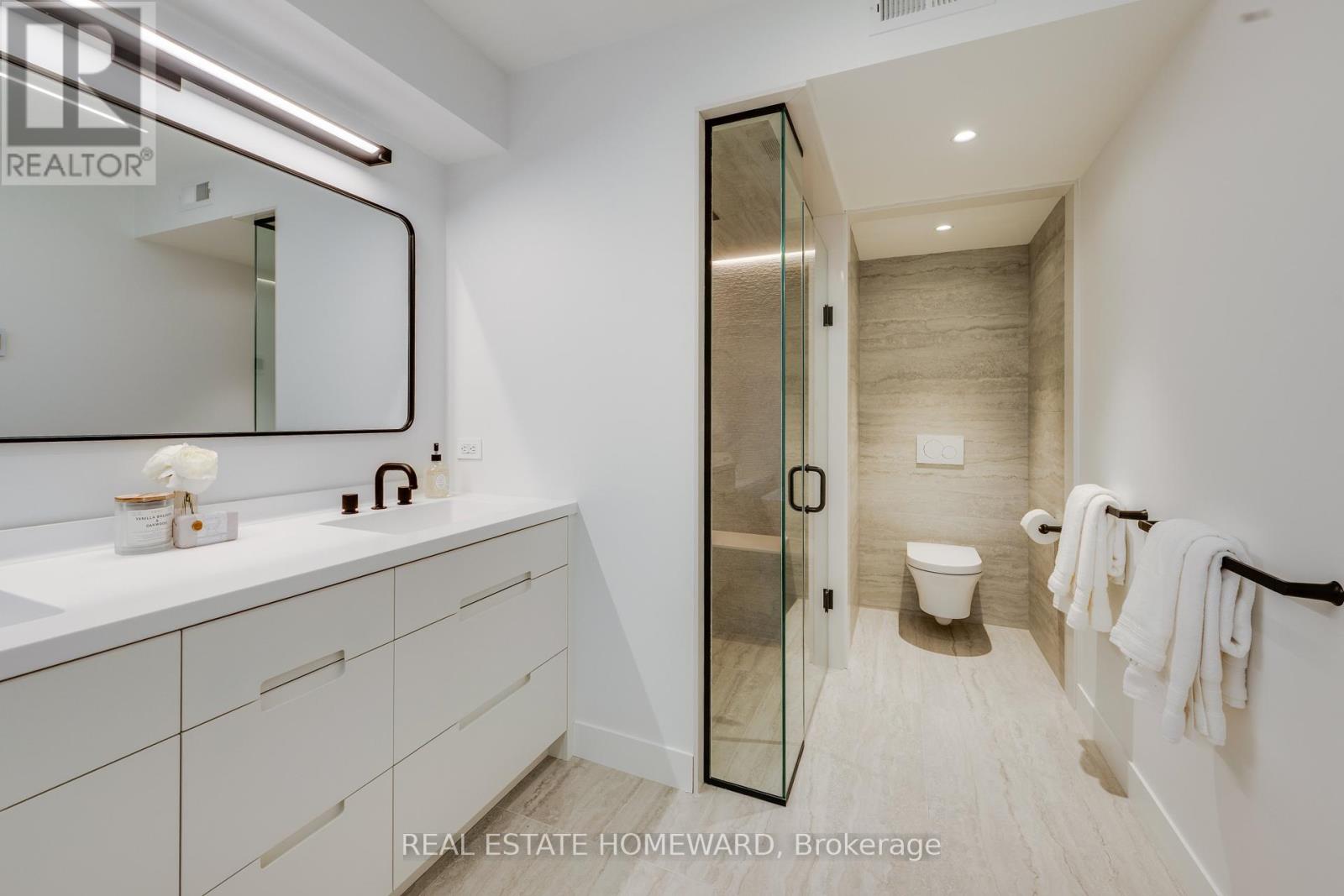 Photo 27 of 174 Kenilworth Avenue, Toronto ON