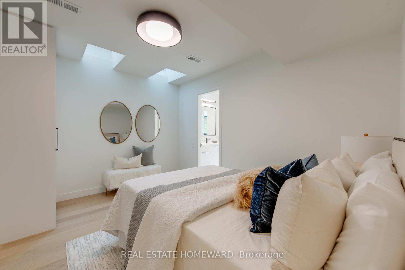 Photo 31 of 174 Kenilworth Avenue, Toronto ON
