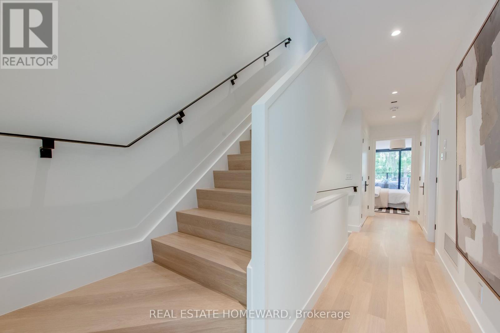 Photo 37 of 174 Kenilworth Avenue, Toronto ON