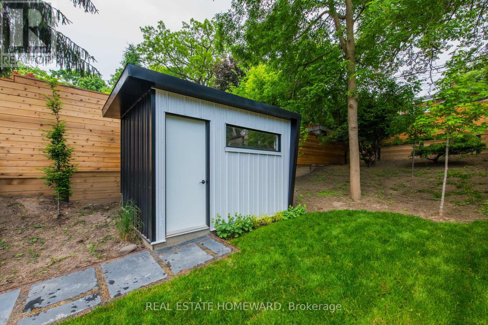 Photo 44 of 174 Kenilworth Avenue, Toronto ON