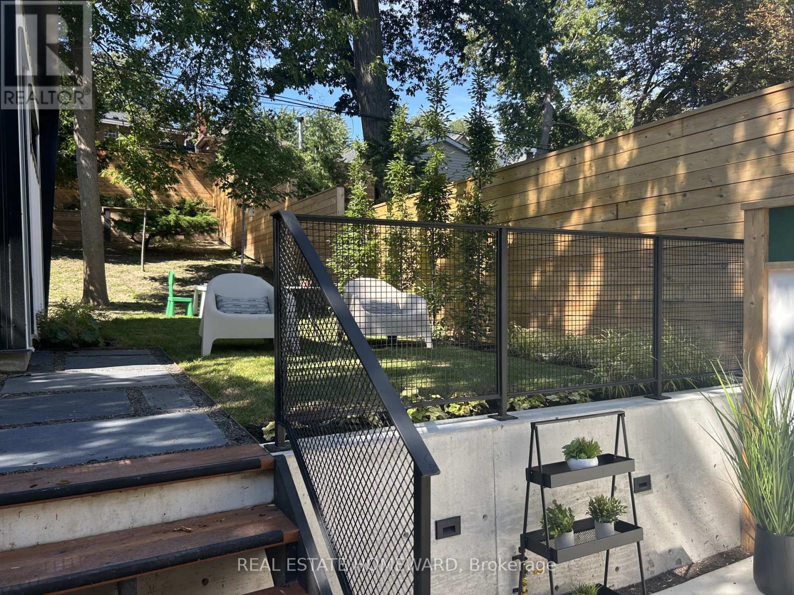 Photo 46 of 174 Kenilworth Avenue, Toronto ON