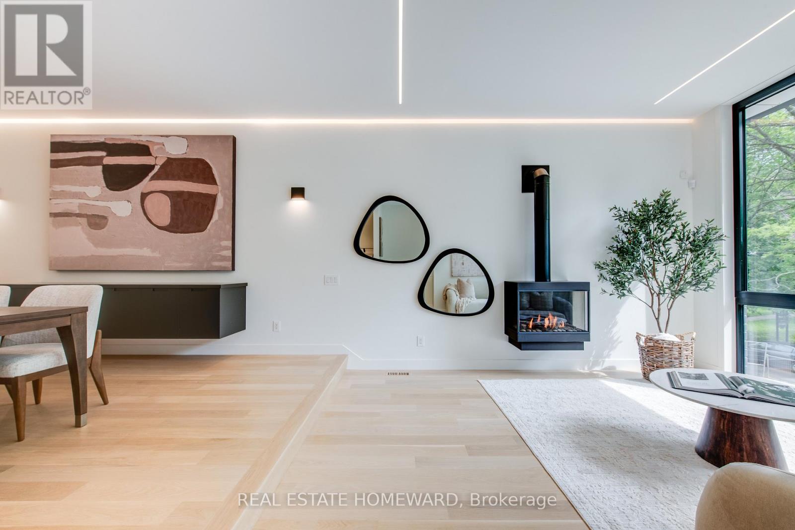 Photo 6 of 174 Kenilworth Avenue, Toronto ON