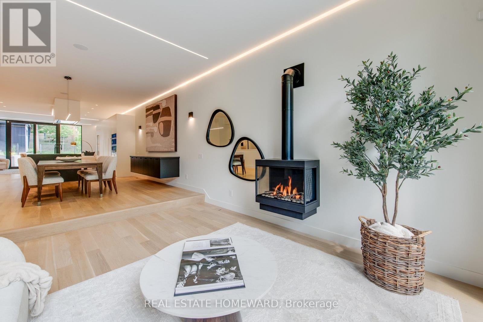 Photo 9 of 174 Kenilworth Avenue, Toronto ON