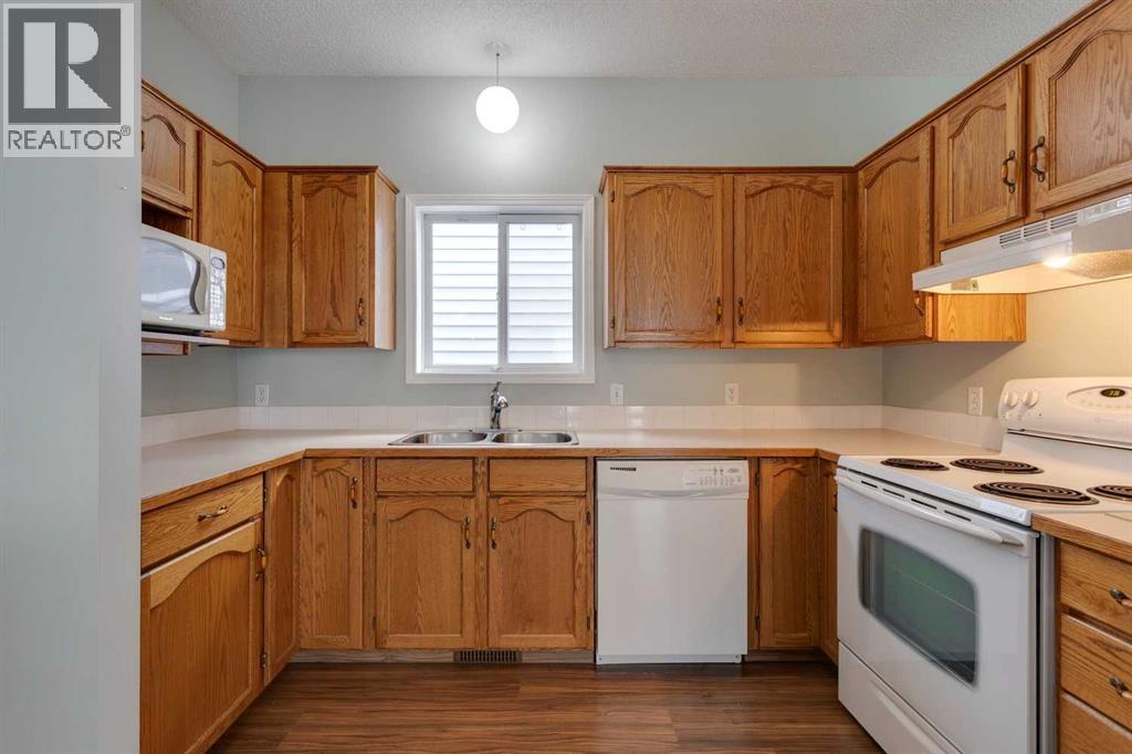 Photo 14 of 242 Covington Close Ne, Calgary AB
