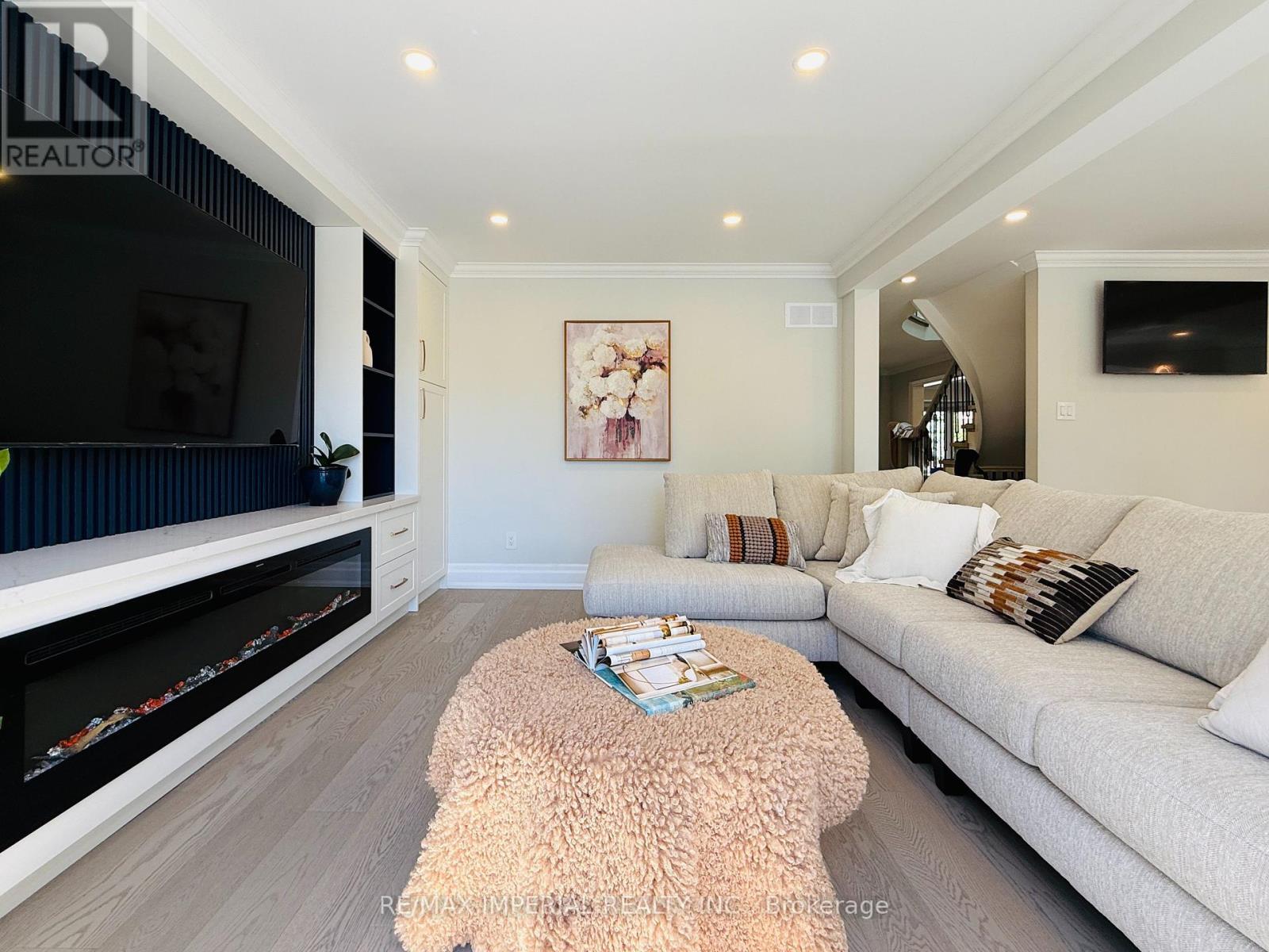 Photo 16 of 2128 Mayflower Boulevard, Oakville ON