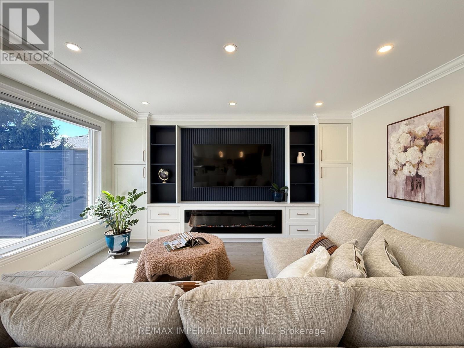 Photo 17 of 2128 Mayflower Boulevard, Oakville ON