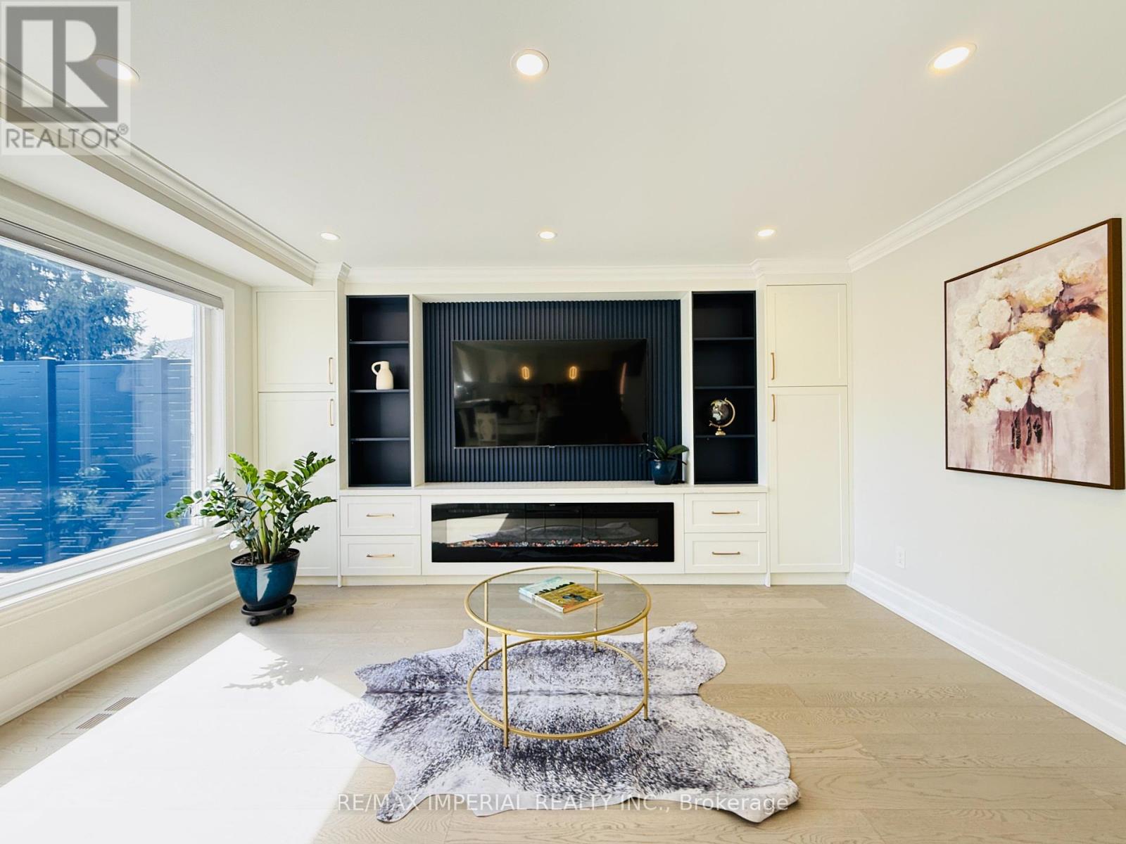 Photo 18 of 2128 Mayflower Boulevard, Oakville ON