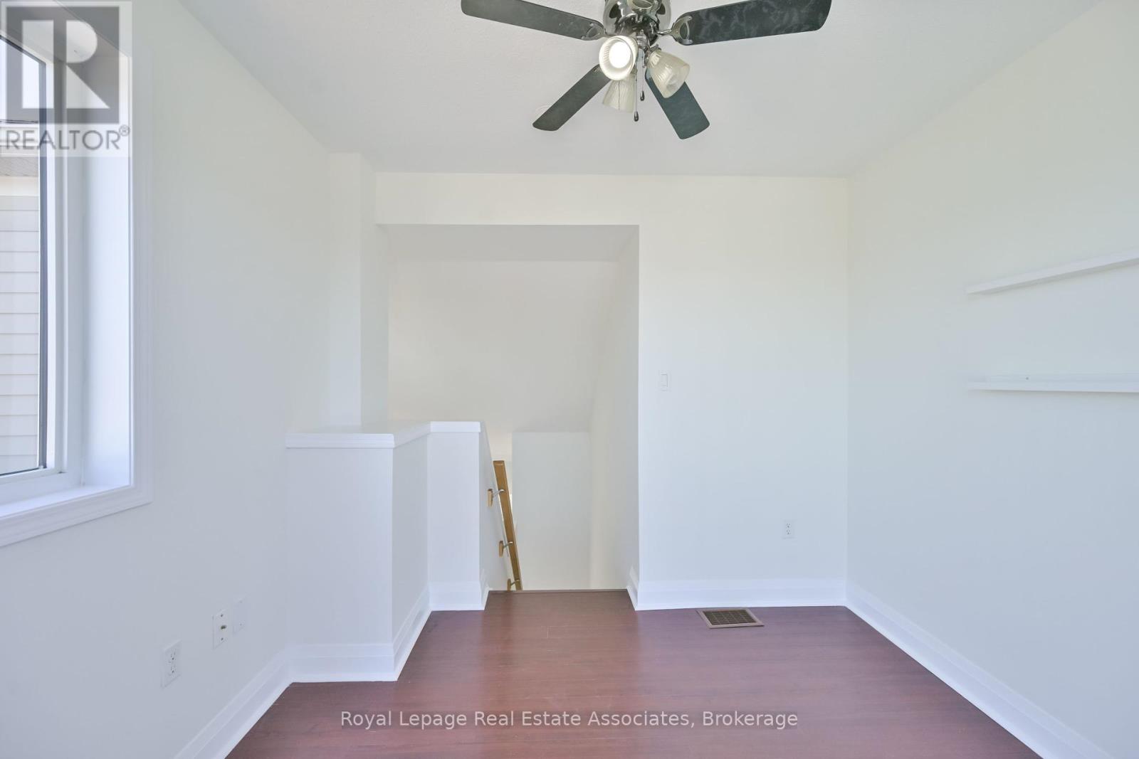 Photo 22 of 3 575 Dundas Street, Mississauga ON