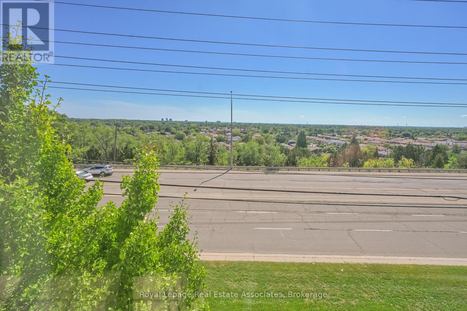 Photo 26 of 3 575 Dundas Street, Mississauga ON