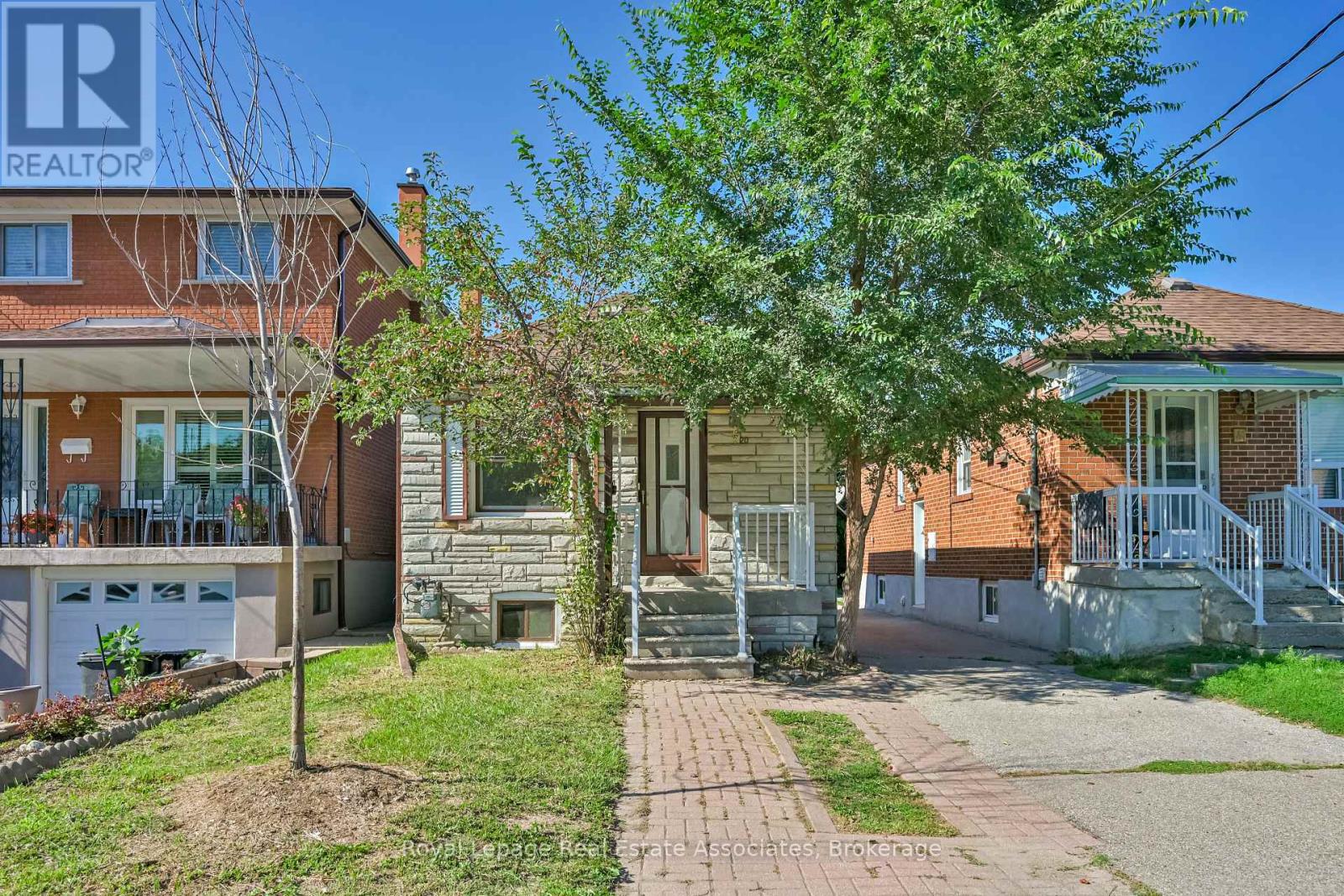 Photo 1 of 20 East Drive, Toronto ON