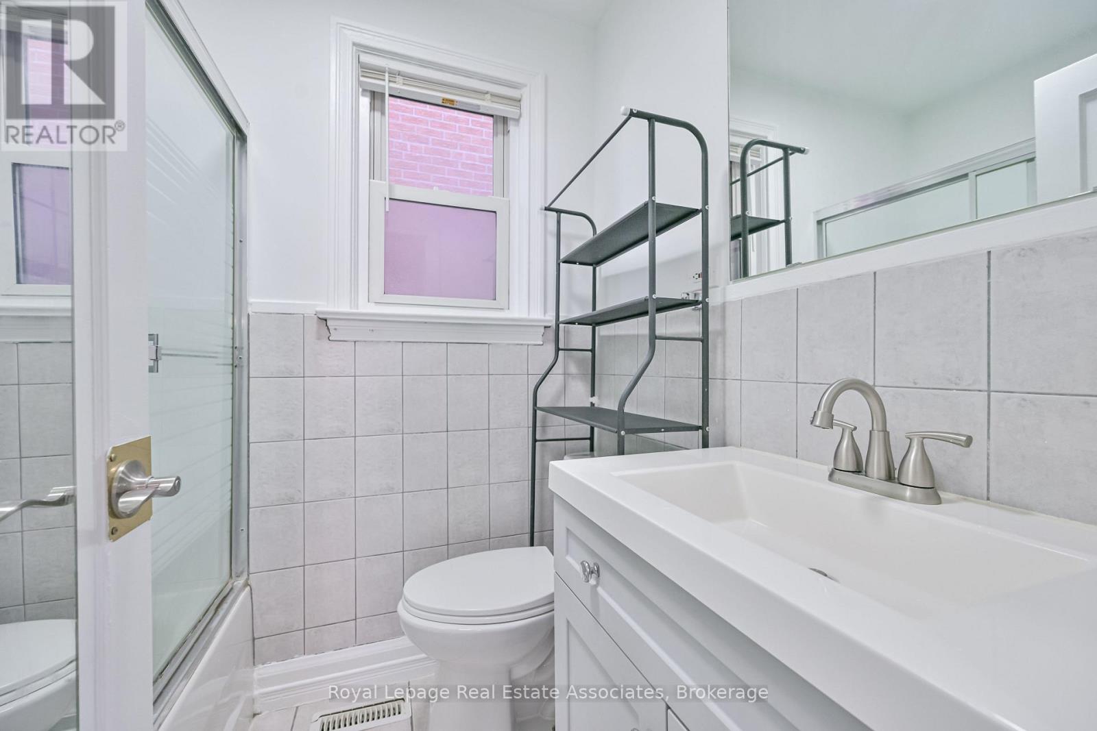 Photo 13 of 20 East Drive, Toronto ON