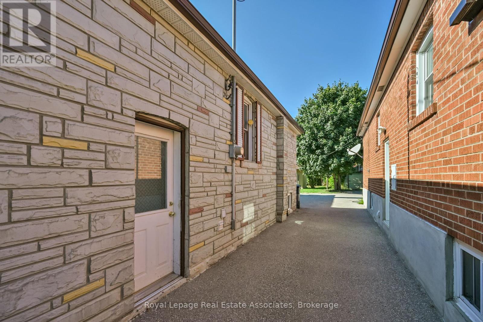 Photo 21 of 20 East Drive, Toronto ON