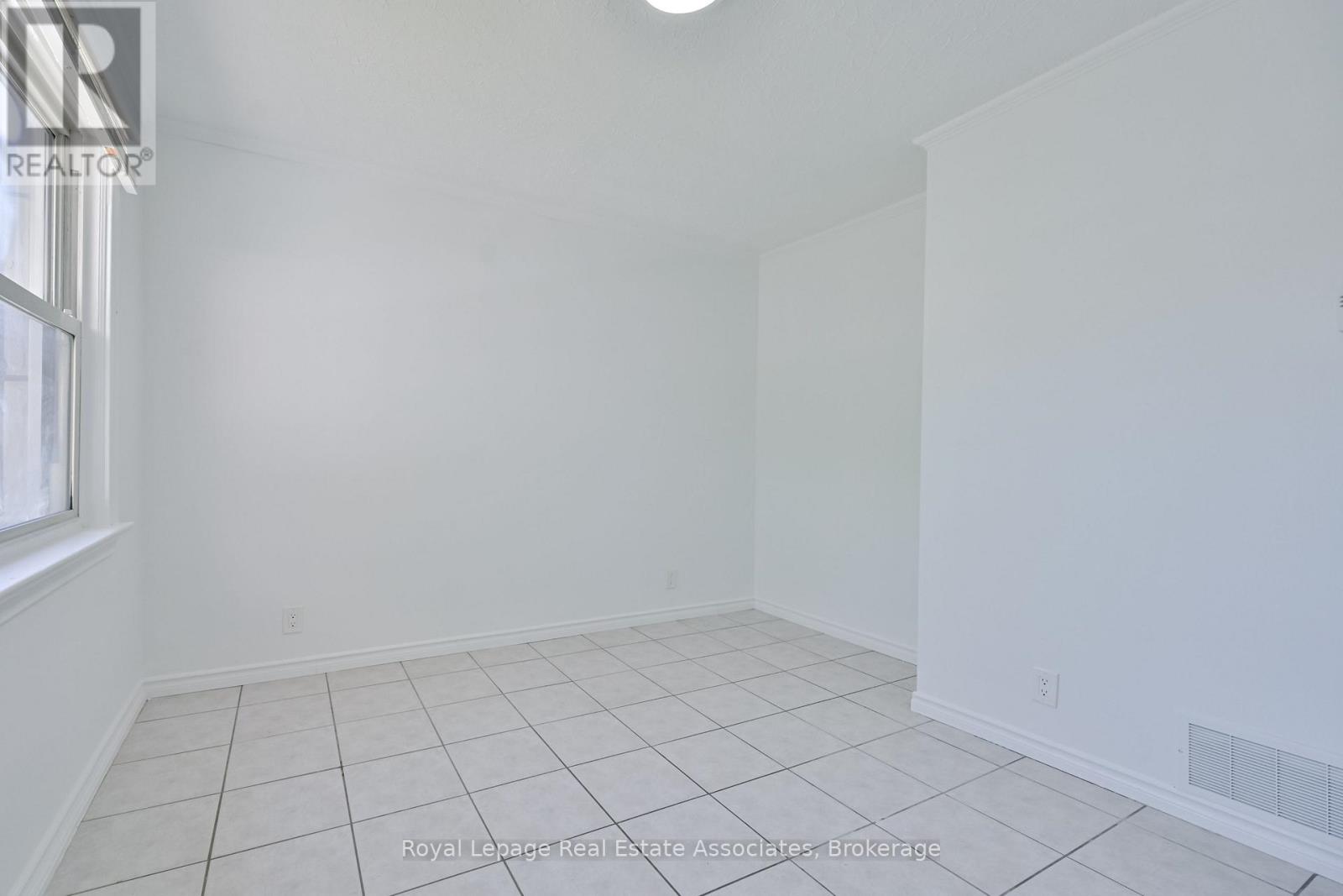 Photo 5 of 20 East Drive, Toronto ON