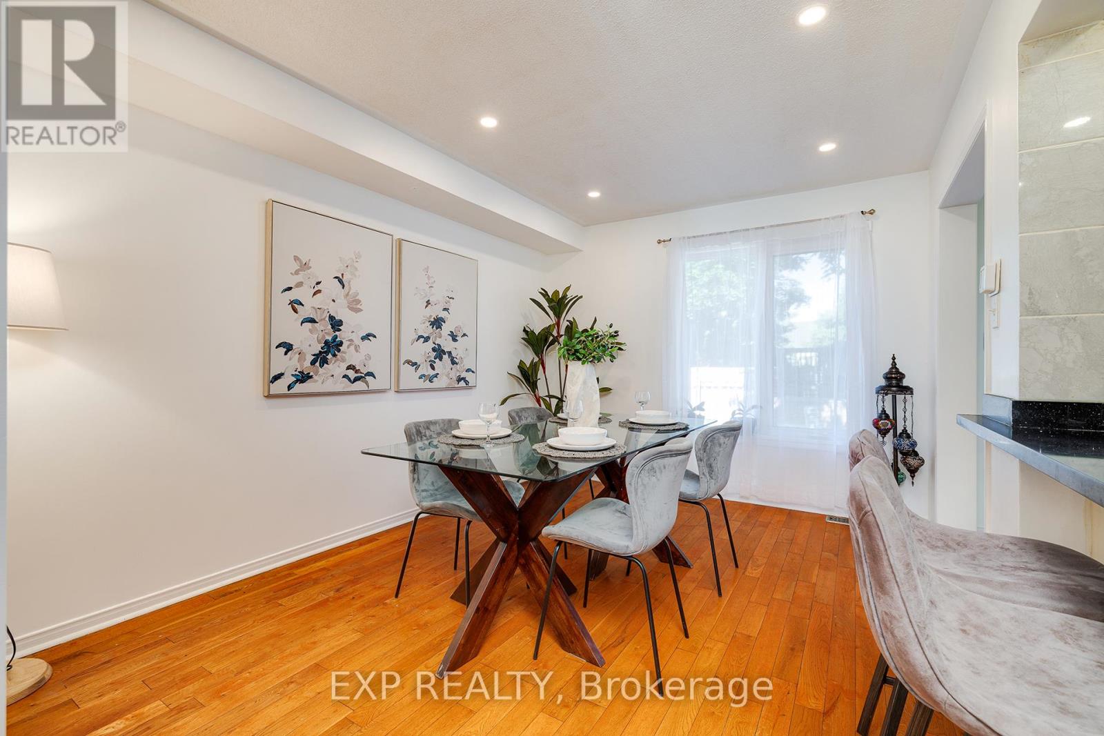 Photo 10 of 24 1591 South Parade Court, Mississauga ON
