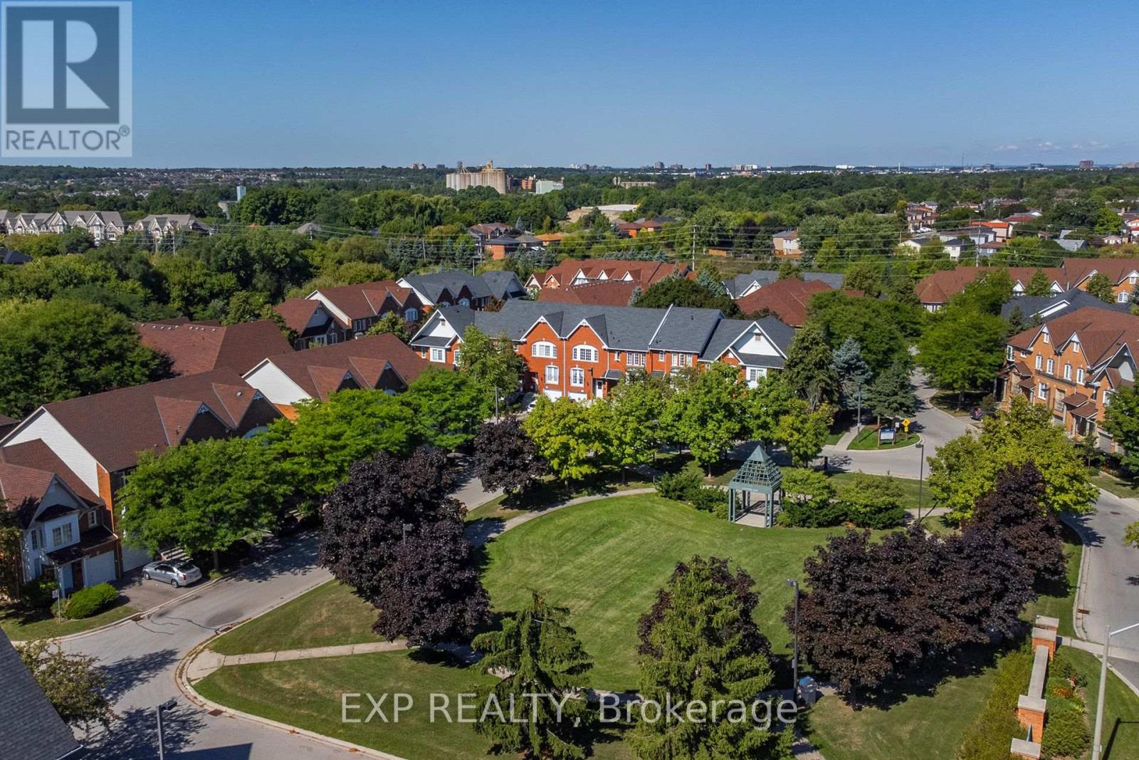 Photo 2 of 24 1591 South Parade Court, Mississauga ON