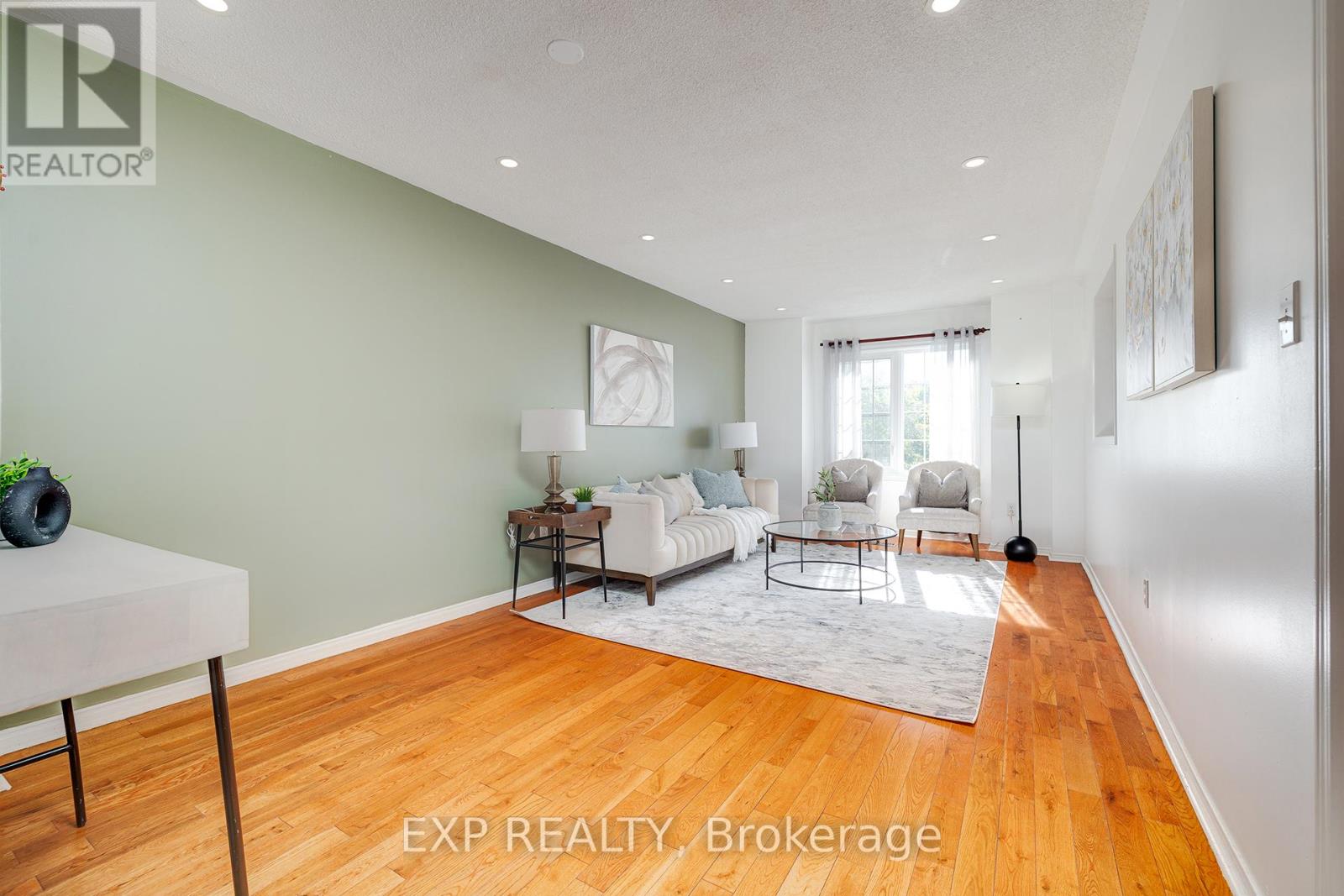 Photo 4 of 24 1591 South Parade Court, Mississauga ON