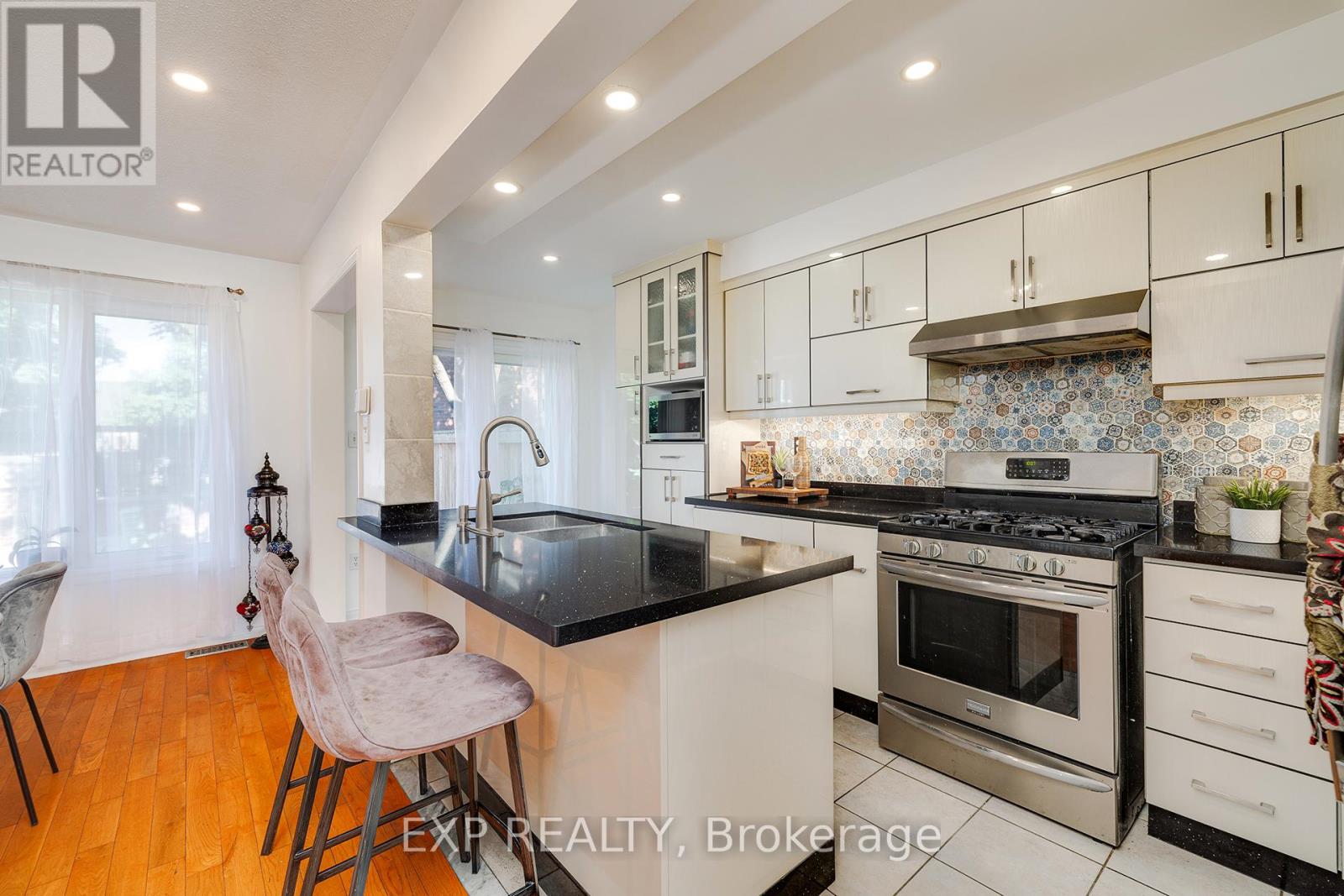 Photo 6 of 24 1591 South Parade Court, Mississauga ON