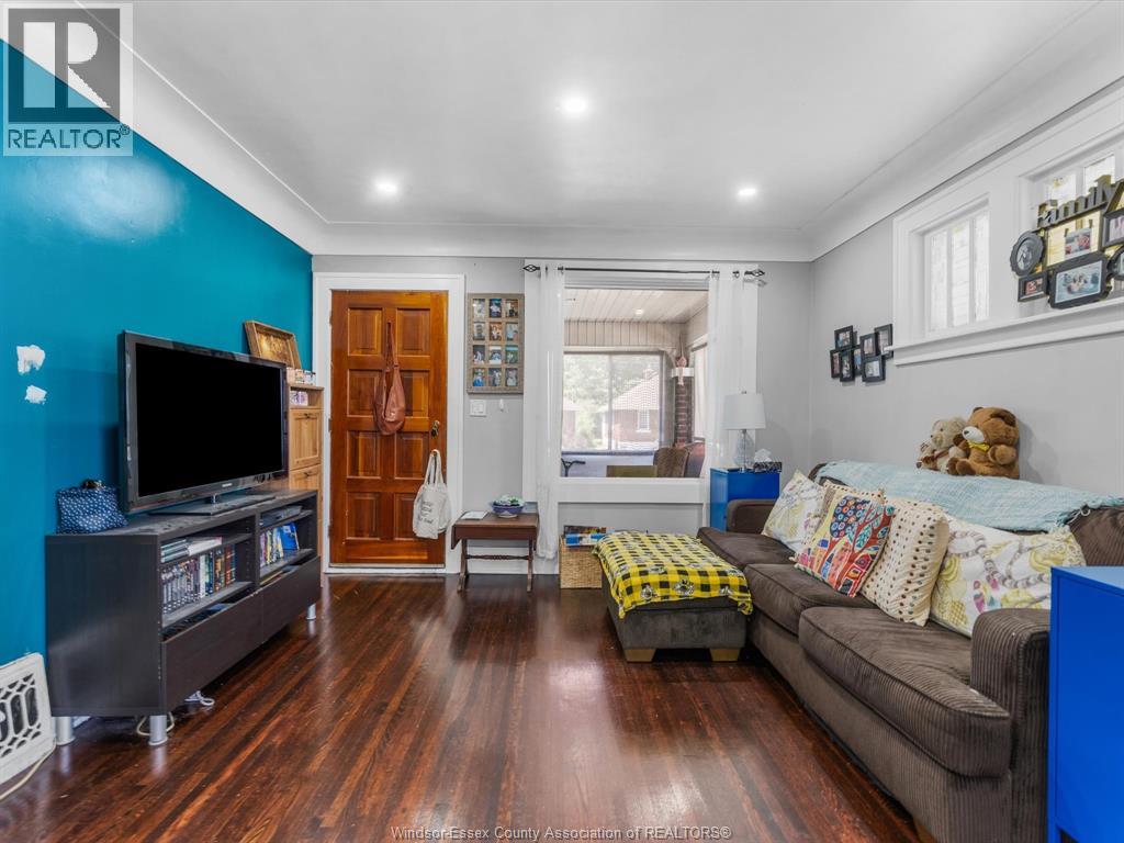 Photo 5 of 1790 Gladstone Avenue, Windsor ON