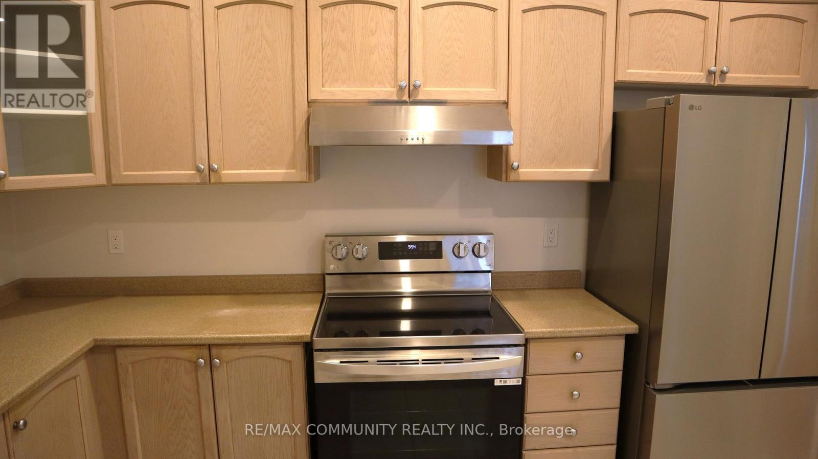 Photo 10 of Main Fl 731 Coxwell Avenue, Toronto ON