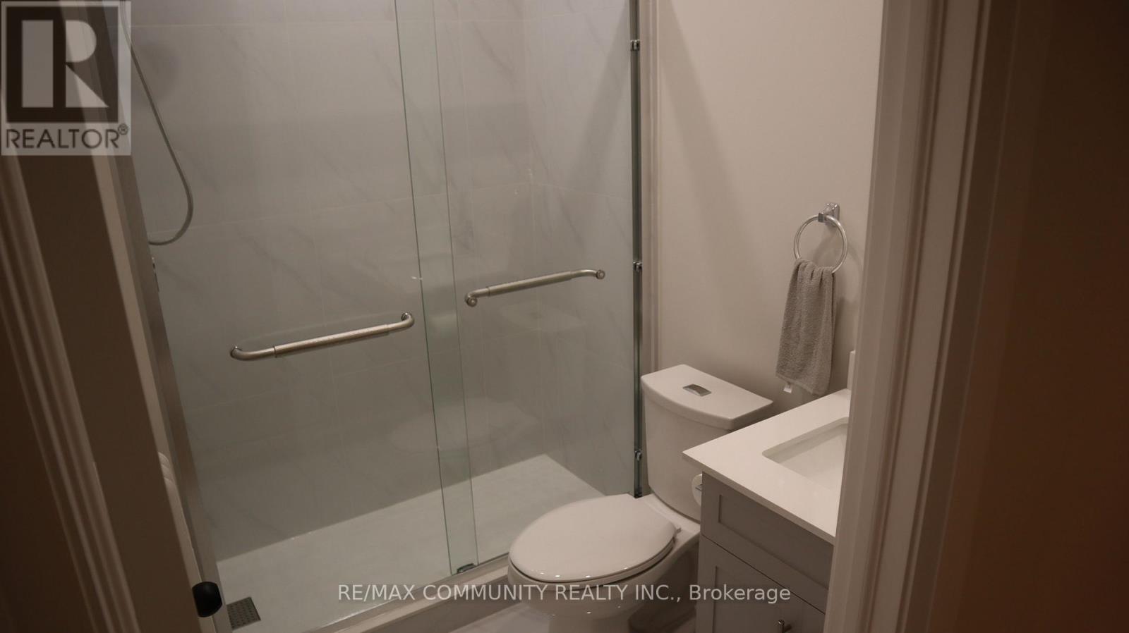 Photo 15 of Main Fl 731 Coxwell Avenue, Toronto ON
