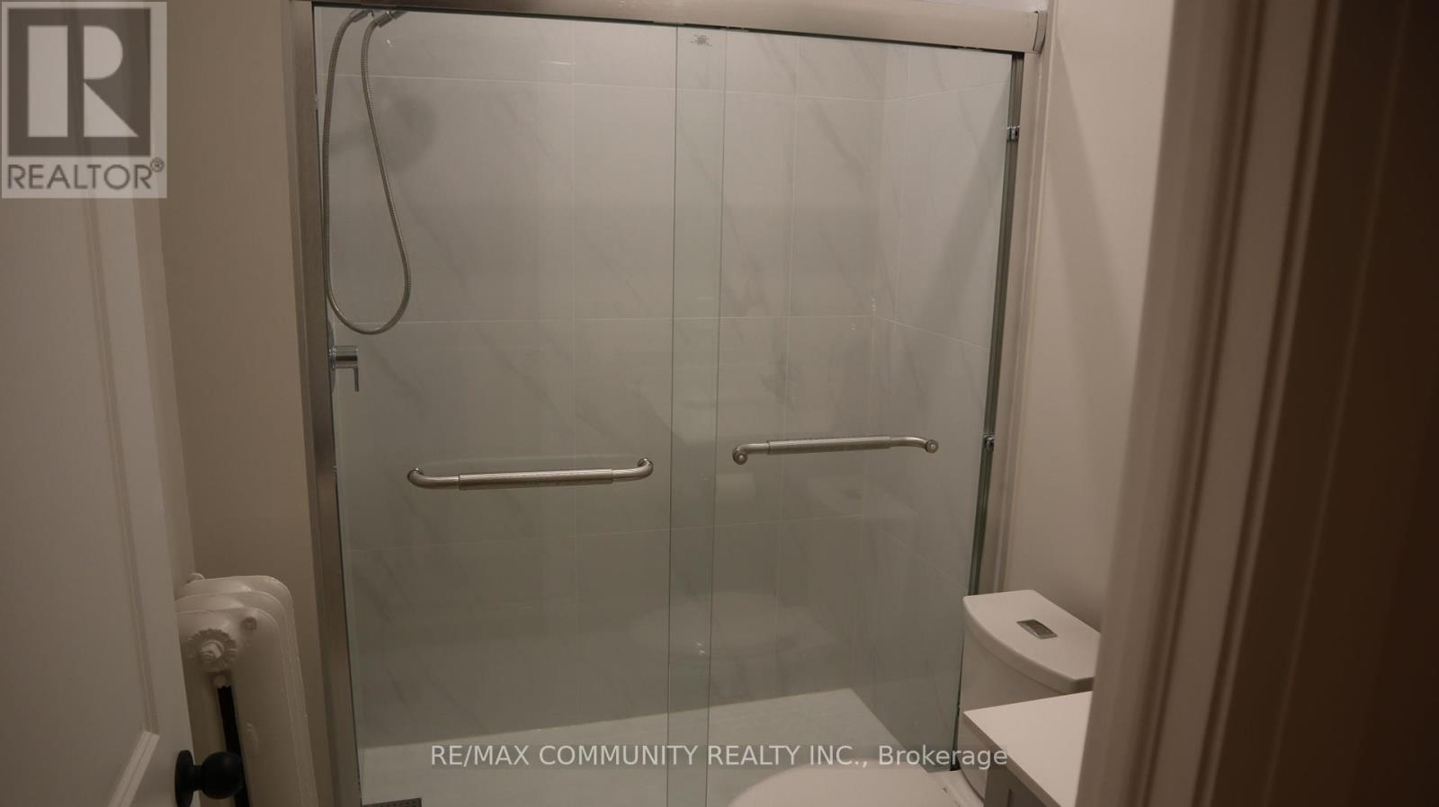 Photo 16 of Main Fl 731 Coxwell Avenue, Toronto ON