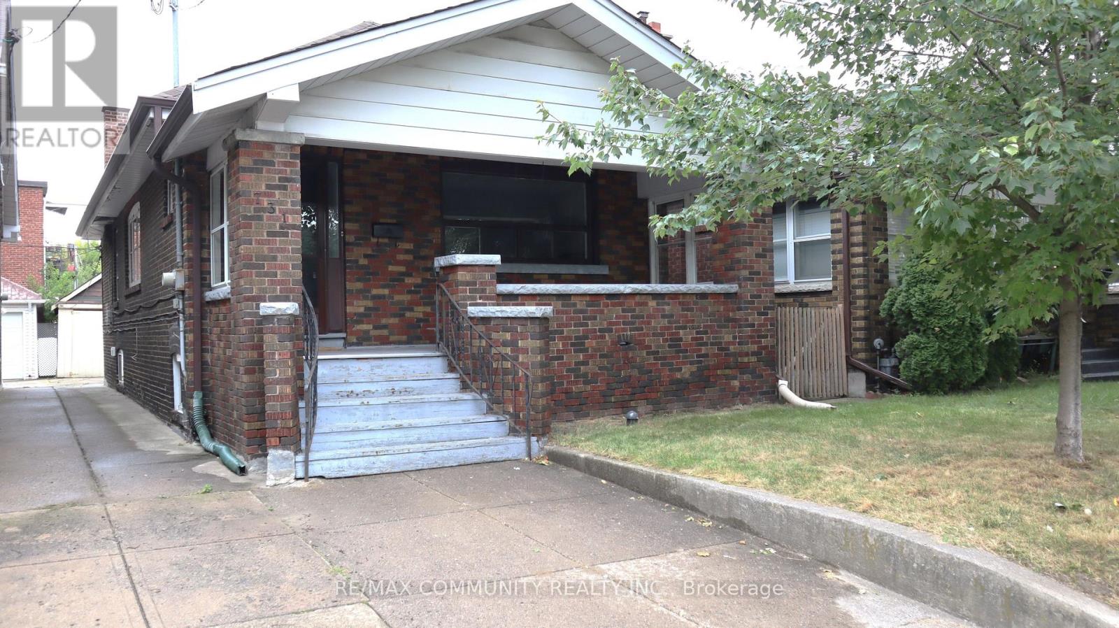 Photo 21 of Main Fl 731 Coxwell Avenue, Toronto ON