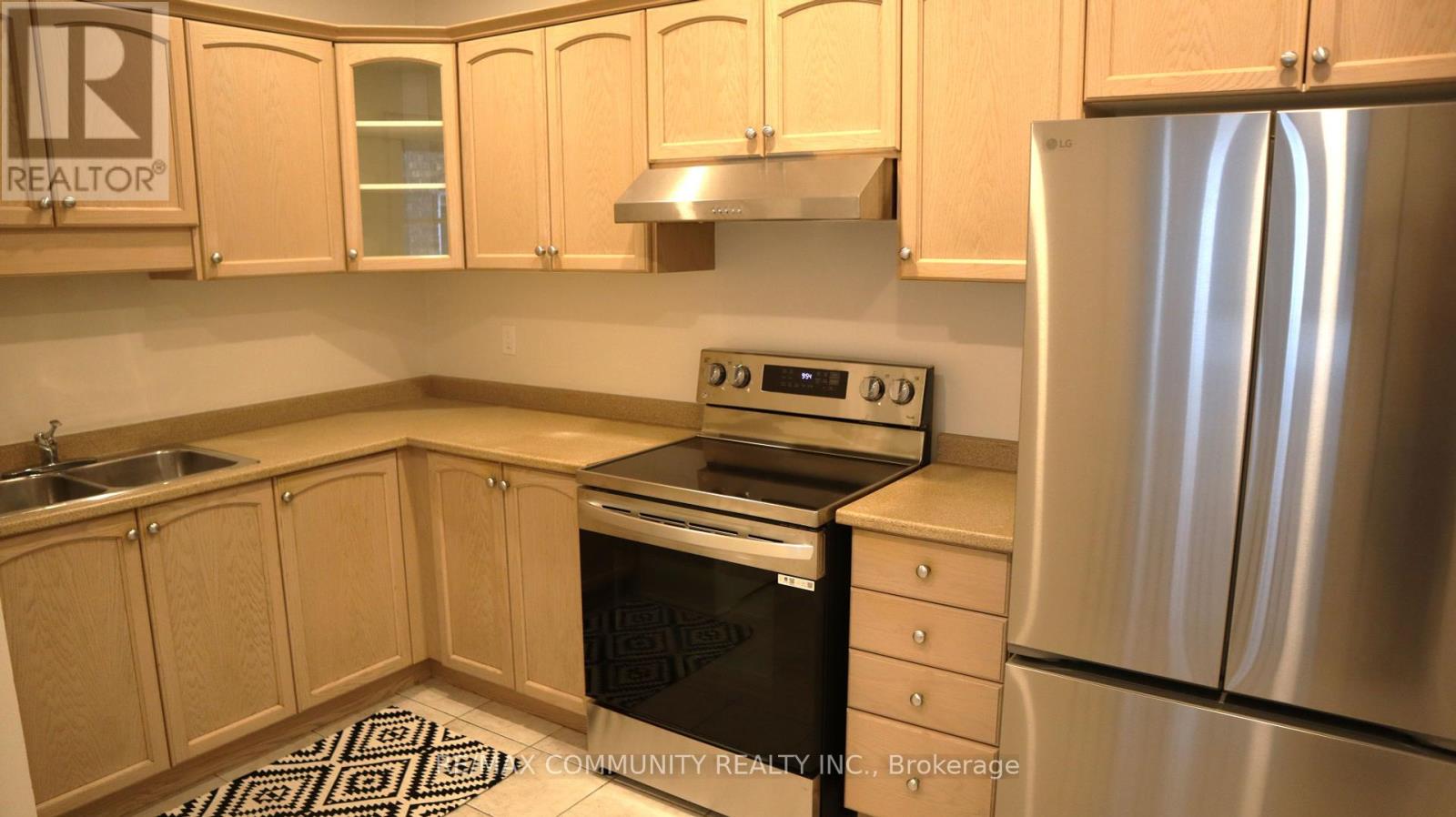 Photo 9 of Main Fl 731 Coxwell Avenue, Toronto ON