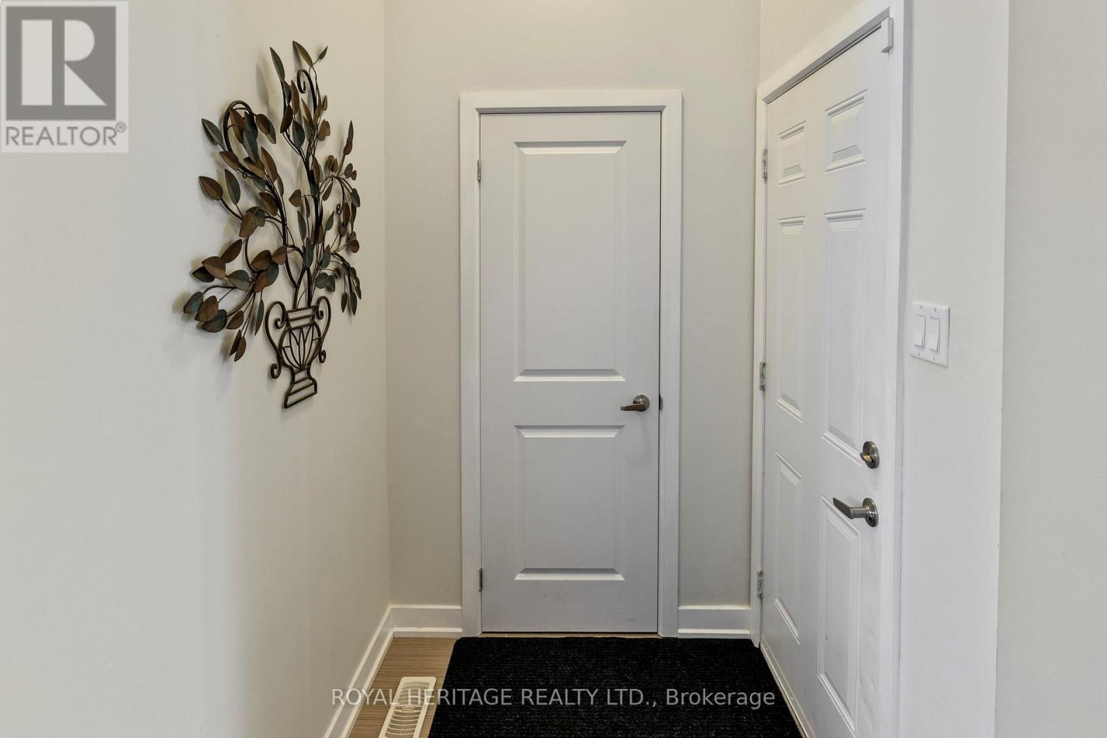 Photo 17 of 69 Barrister Avenue, Whitby ON