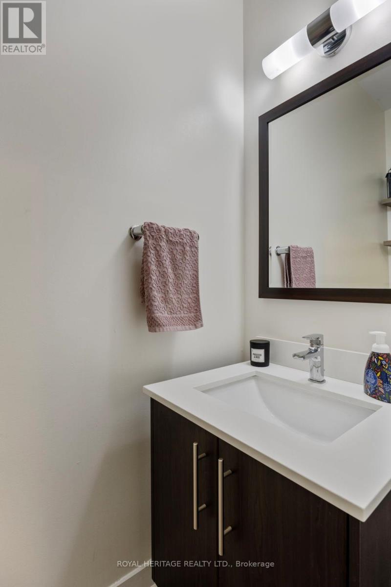 Photo 18 of 69 Barrister Avenue, Whitby ON