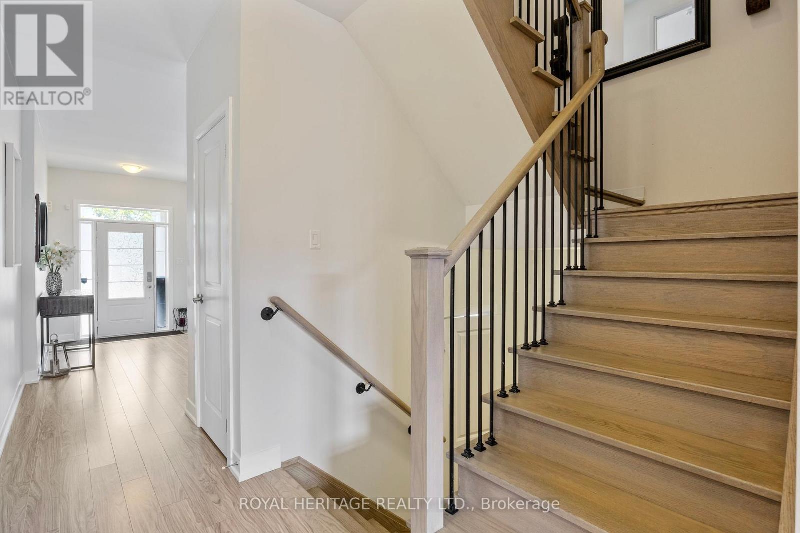 Photo 19 of 69 Barrister Avenue, Whitby ON