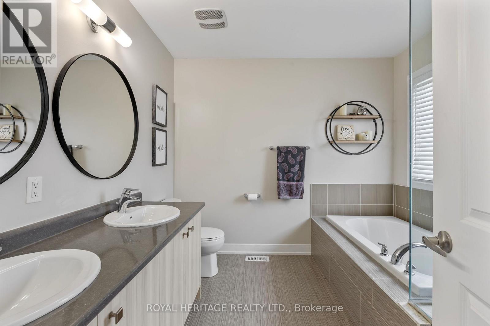 Photo 27 of 69 Barrister Avenue, Whitby ON