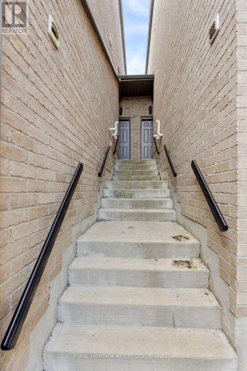 Photo 36 of 69 Barrister Avenue, Whitby ON