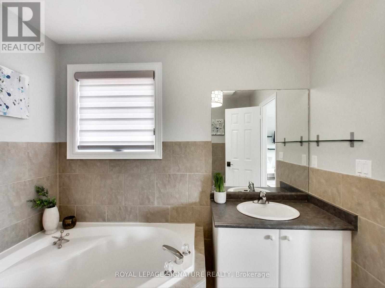 Photo 23 of 75 Monte Carlo Drive, Vaughan ON