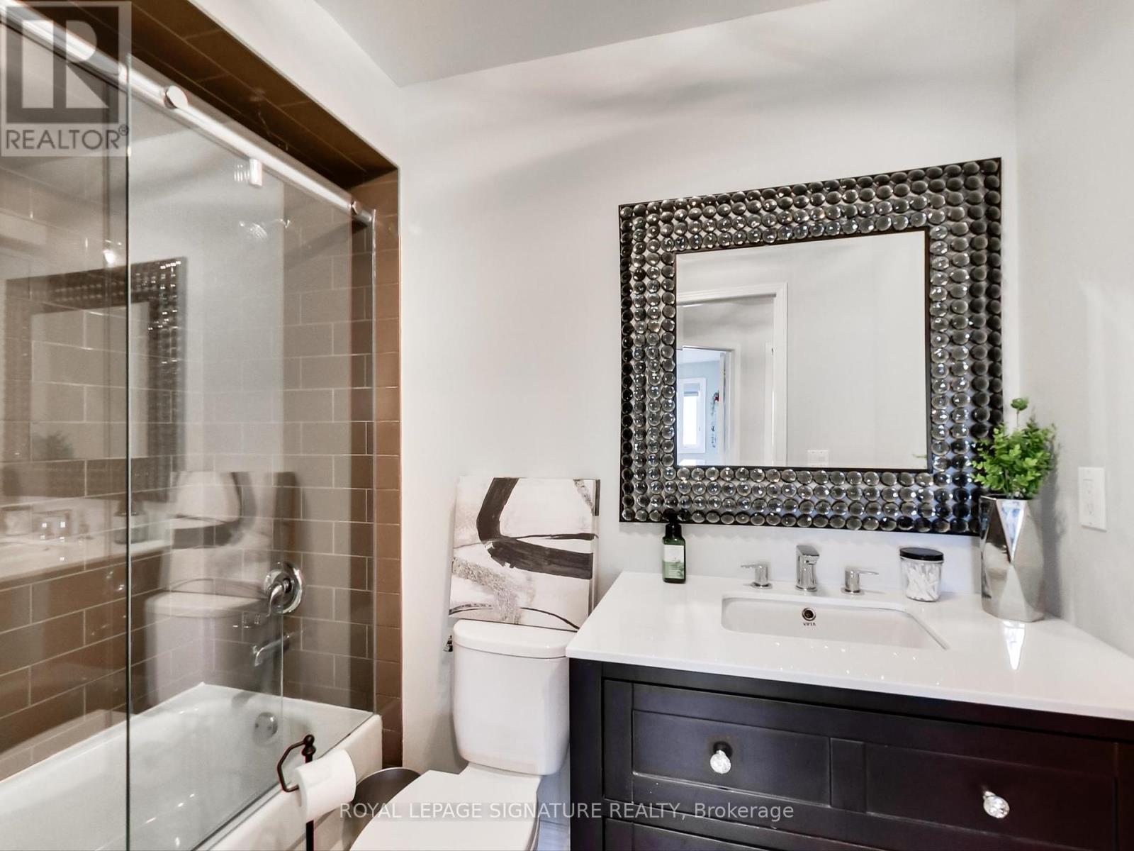 Photo 26 of 75 Monte Carlo Drive, Vaughan ON