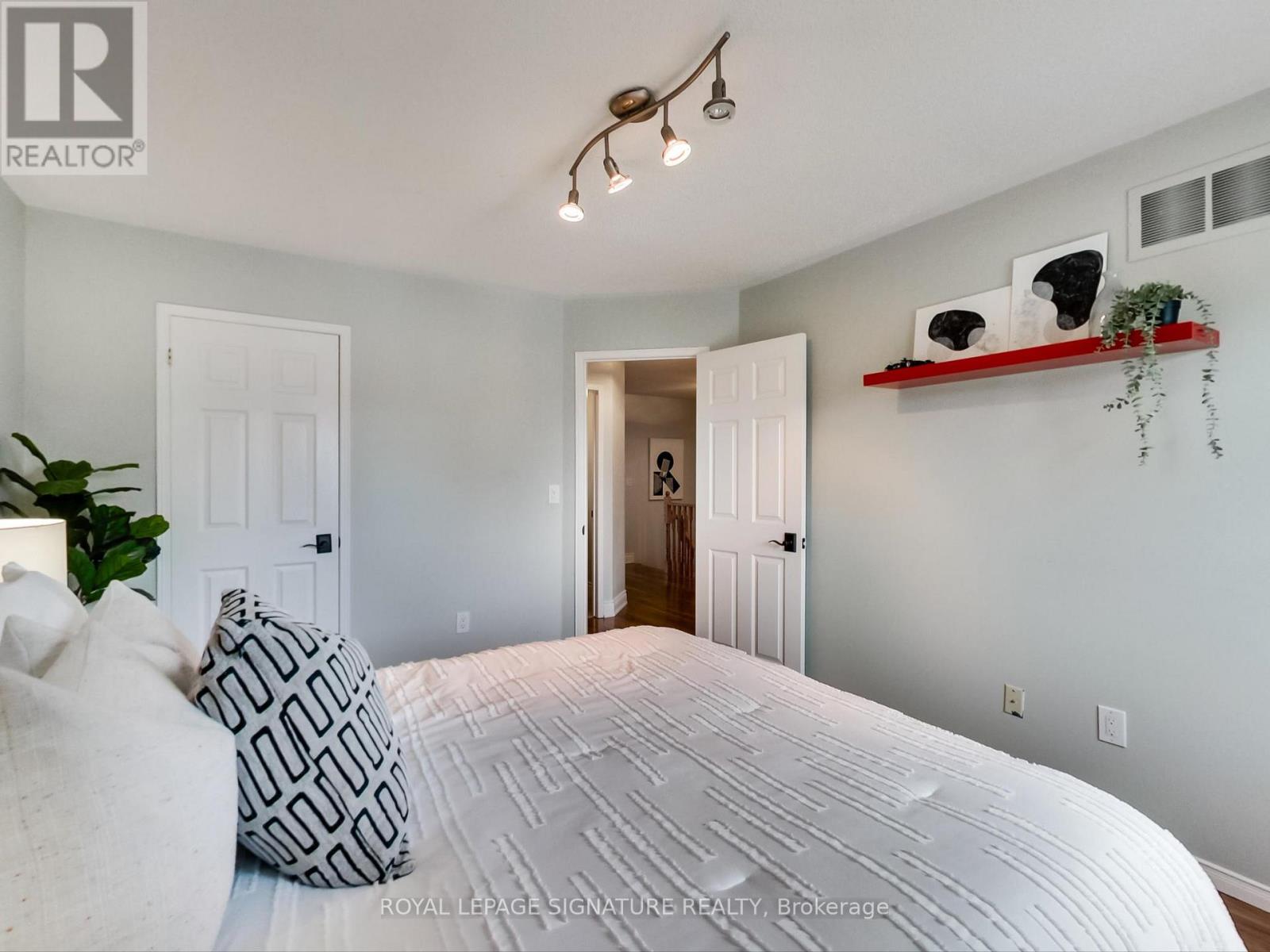 Photo 28 of 75 Monte Carlo Drive, Vaughan ON