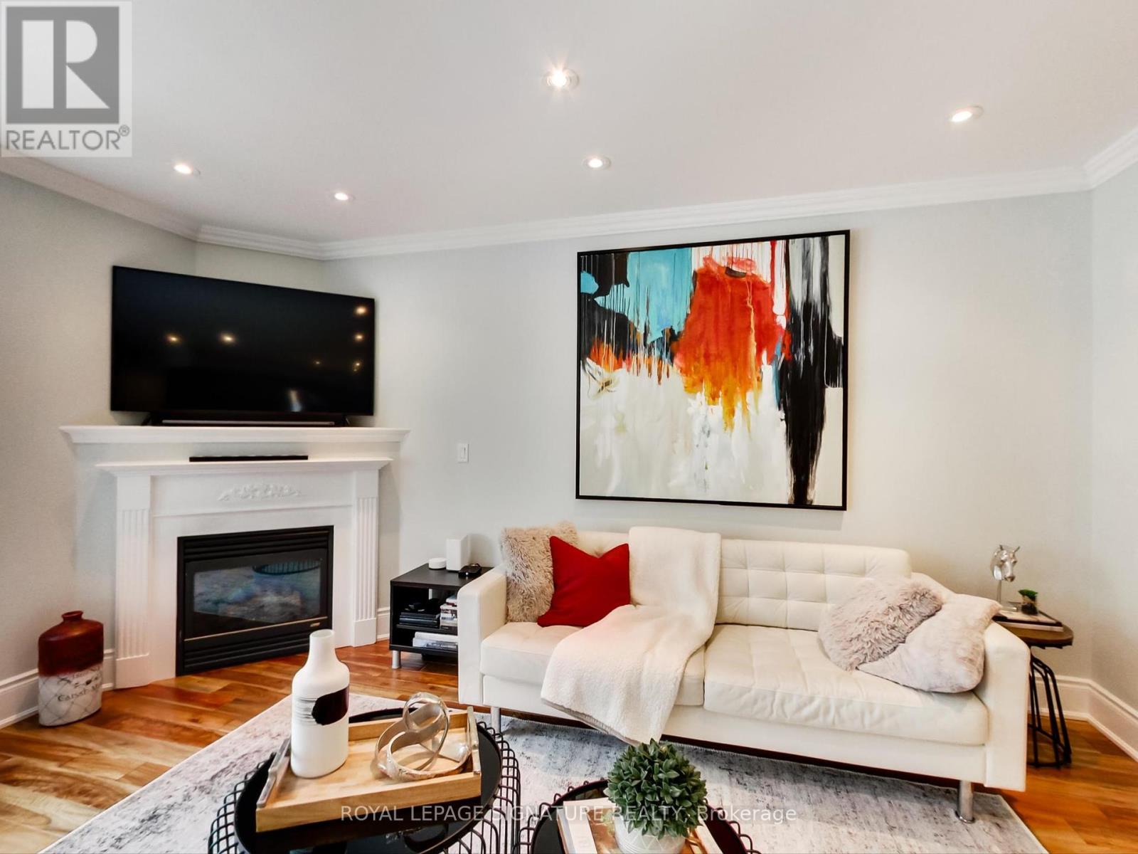 Photo 7 of 75 Monte Carlo Drive, Vaughan ON