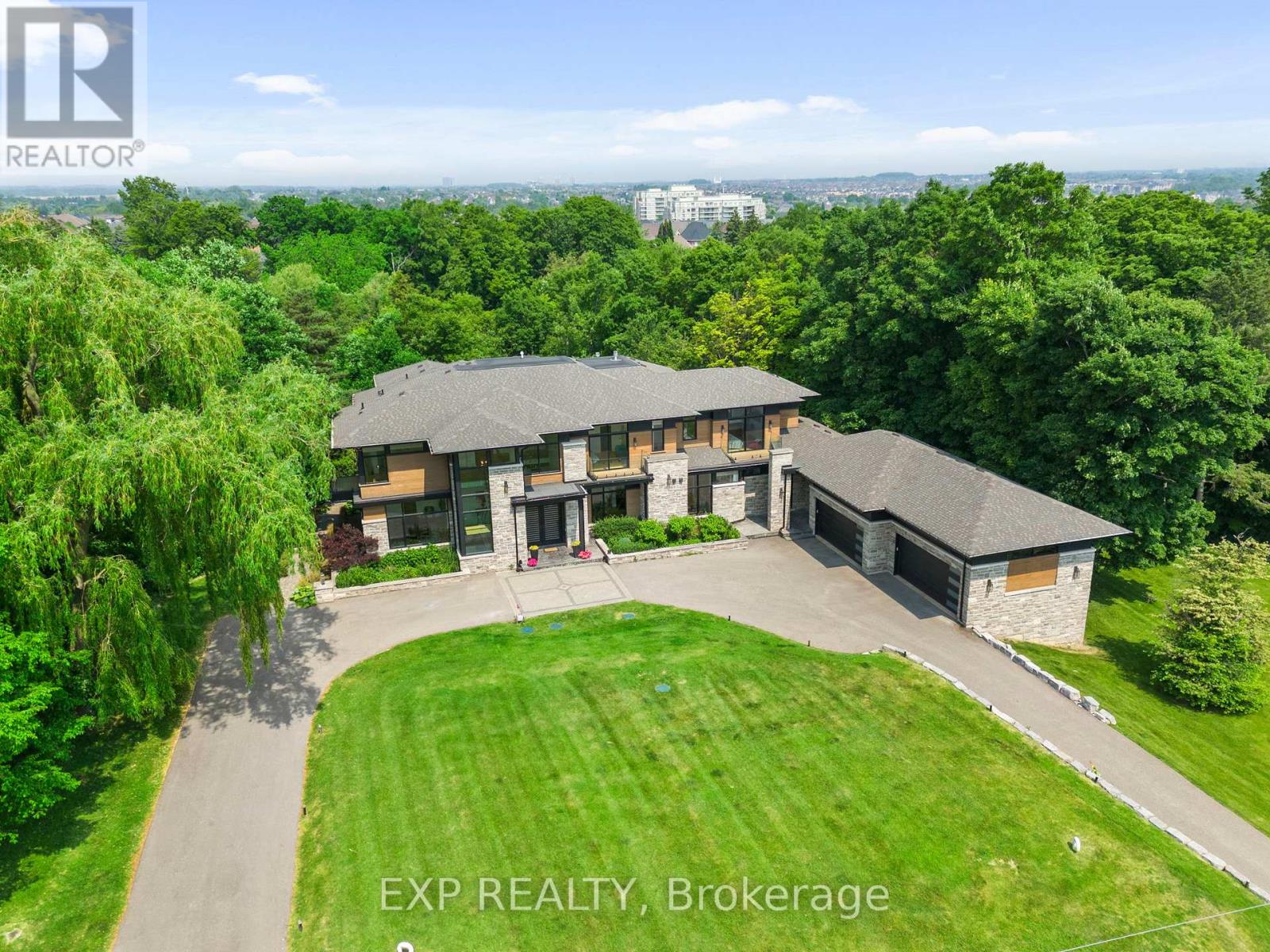 Photo 1 of 8 Cachet Parkway, Markham ON