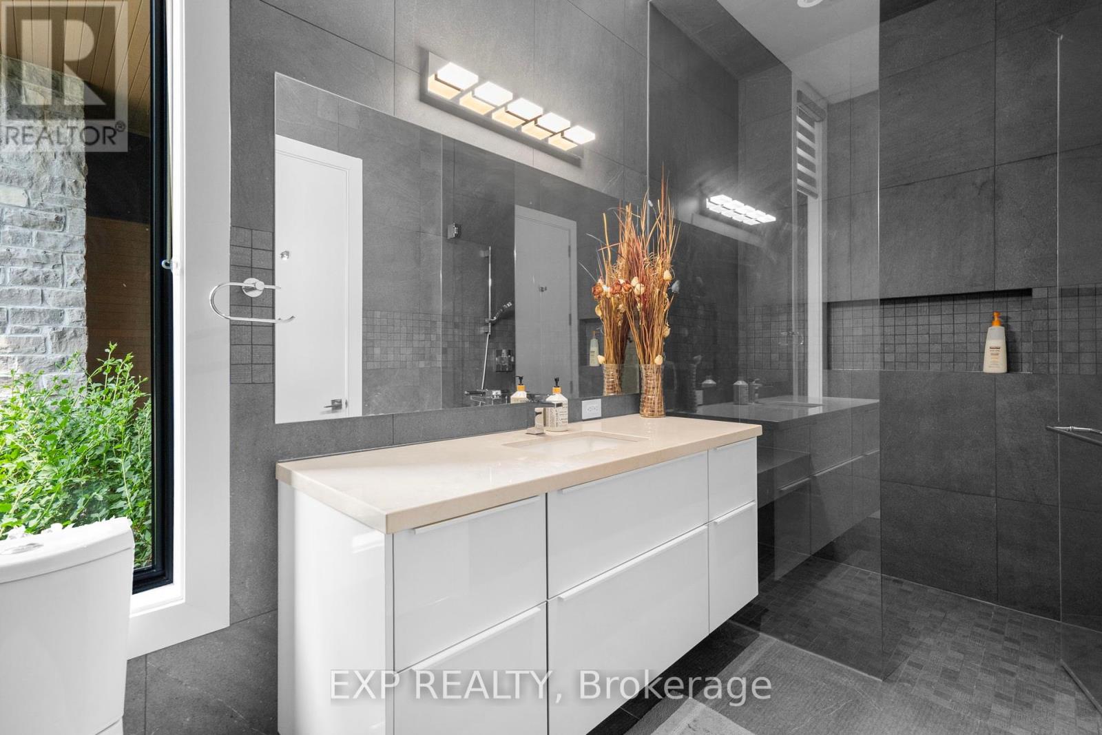 Photo 20 of 8 Cachet Parkway, Markham ON
