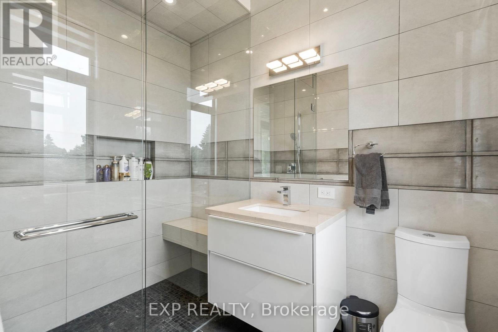 Photo 23 of 8 Cachet Parkway, Markham ON