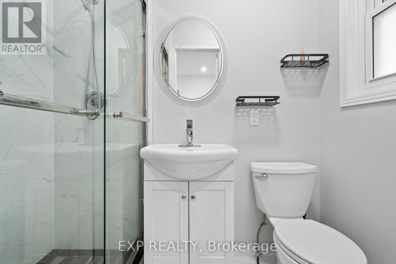 Photo 13 of 16 Milne Lane, Markham ON
