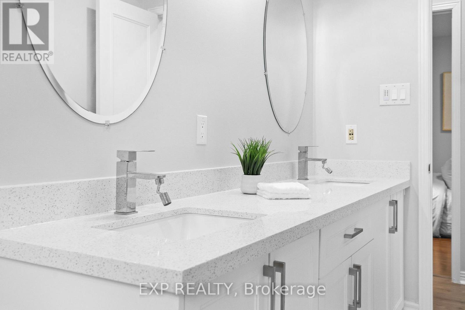 Photo 15 of 16 Milne Lane, Markham ON