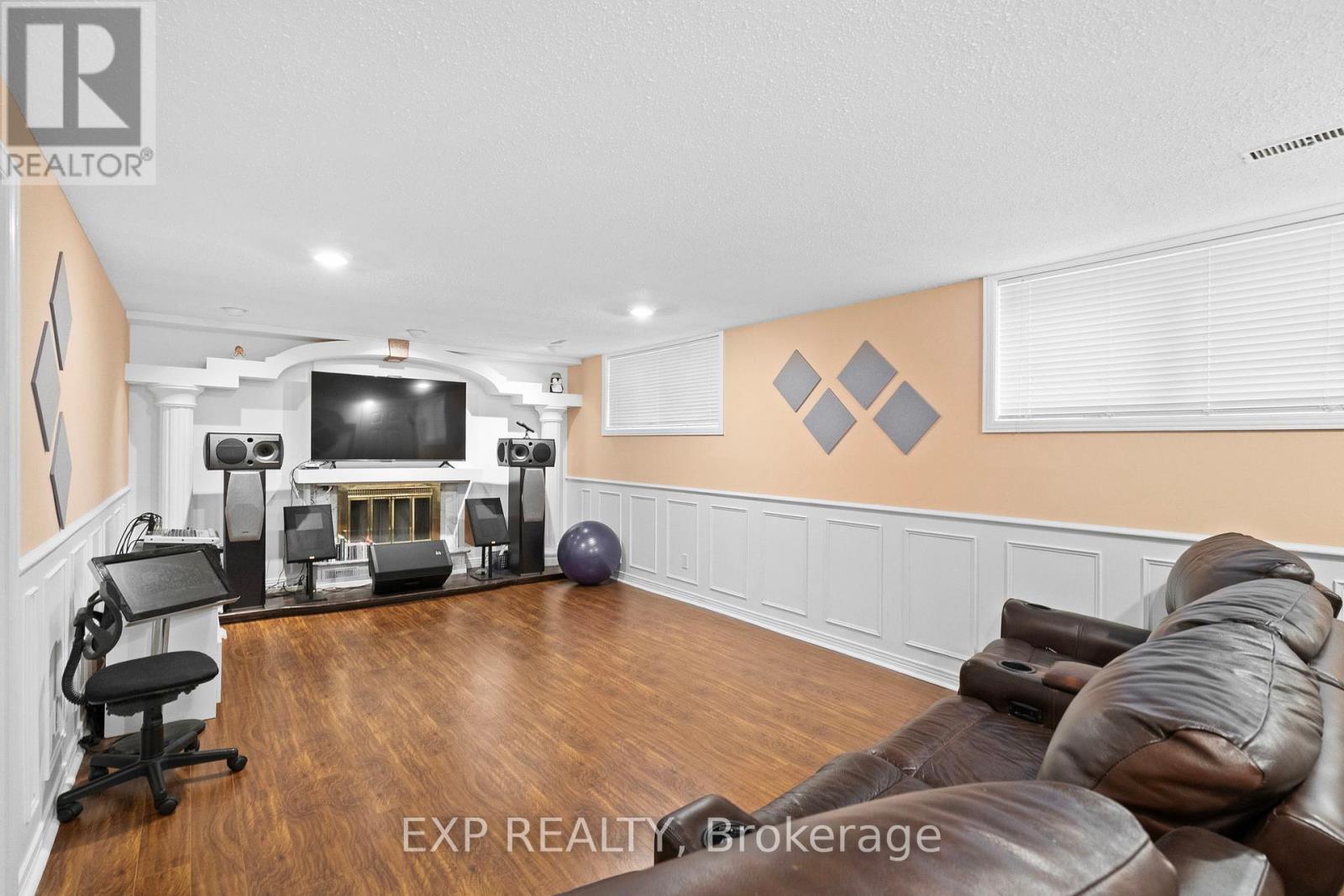 Photo 18 of 16 Milne Lane, Markham ON