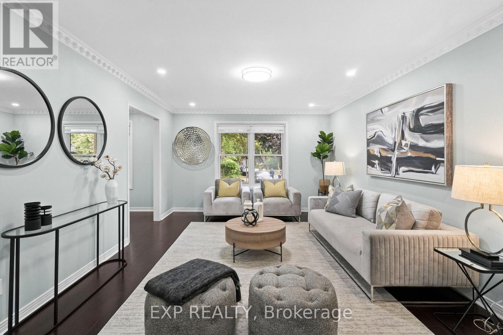 Photo 3 of 16 Milne Lane, Markham ON