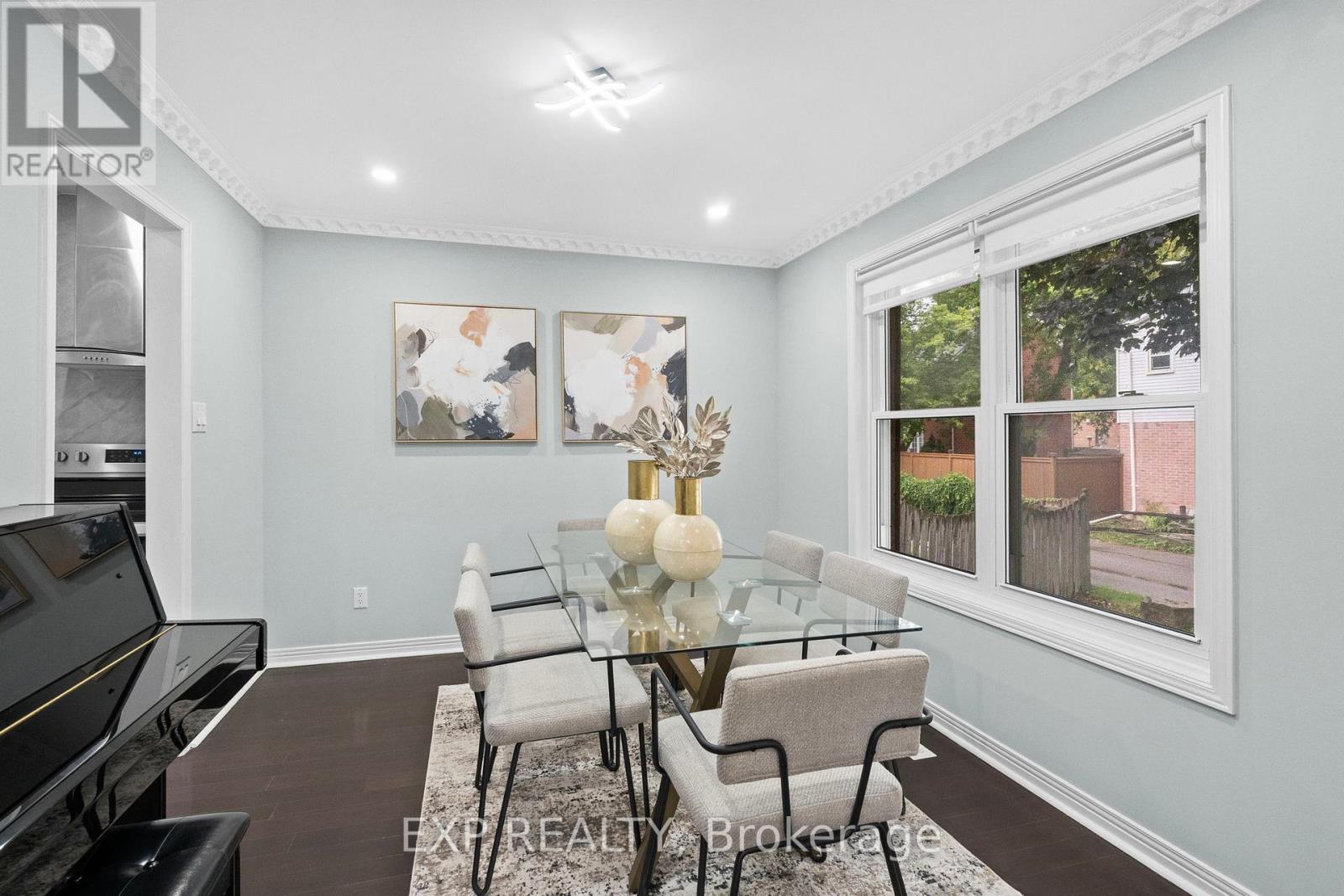 Photo 5 of 16 Milne Lane, Markham ON