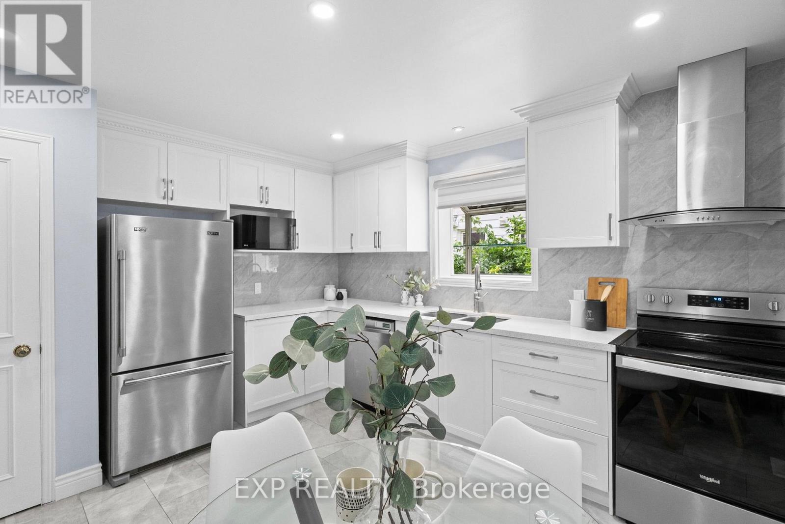 Photo 8 of 16 Milne Lane, Markham ON