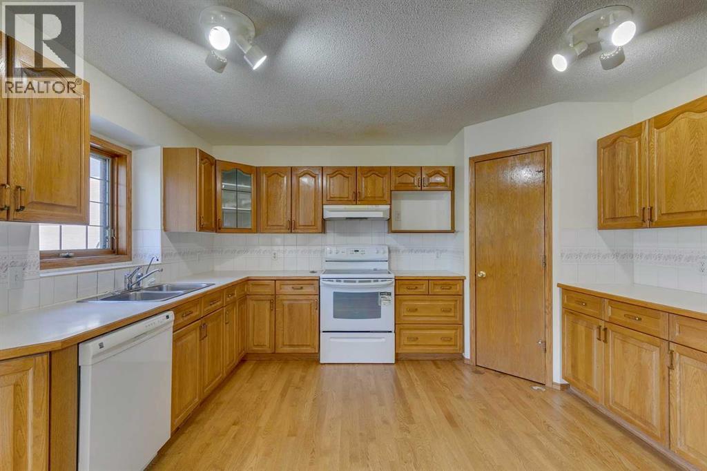 Photo 10 of 164 Edgebrook Rise Nw, Calgary AB
