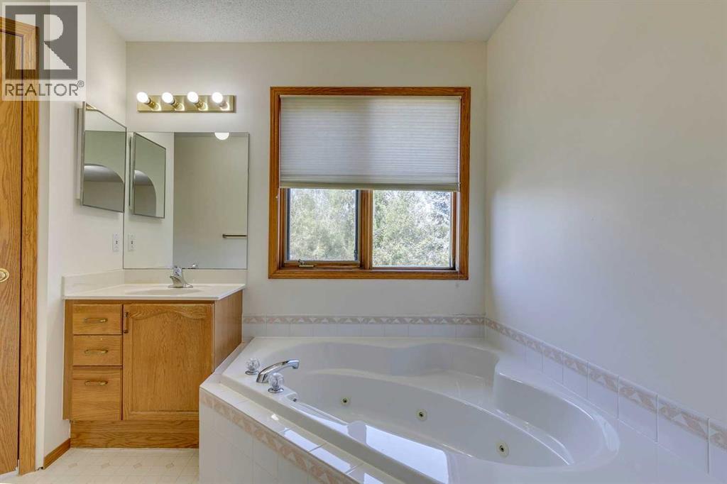 Photo 24 of 164 Edgebrook Rise Nw, Calgary AB